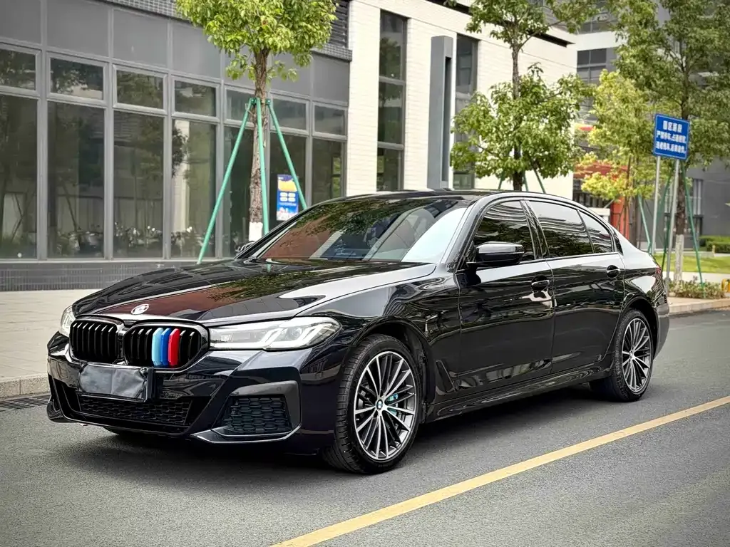 BMW 5 Series — фото 1