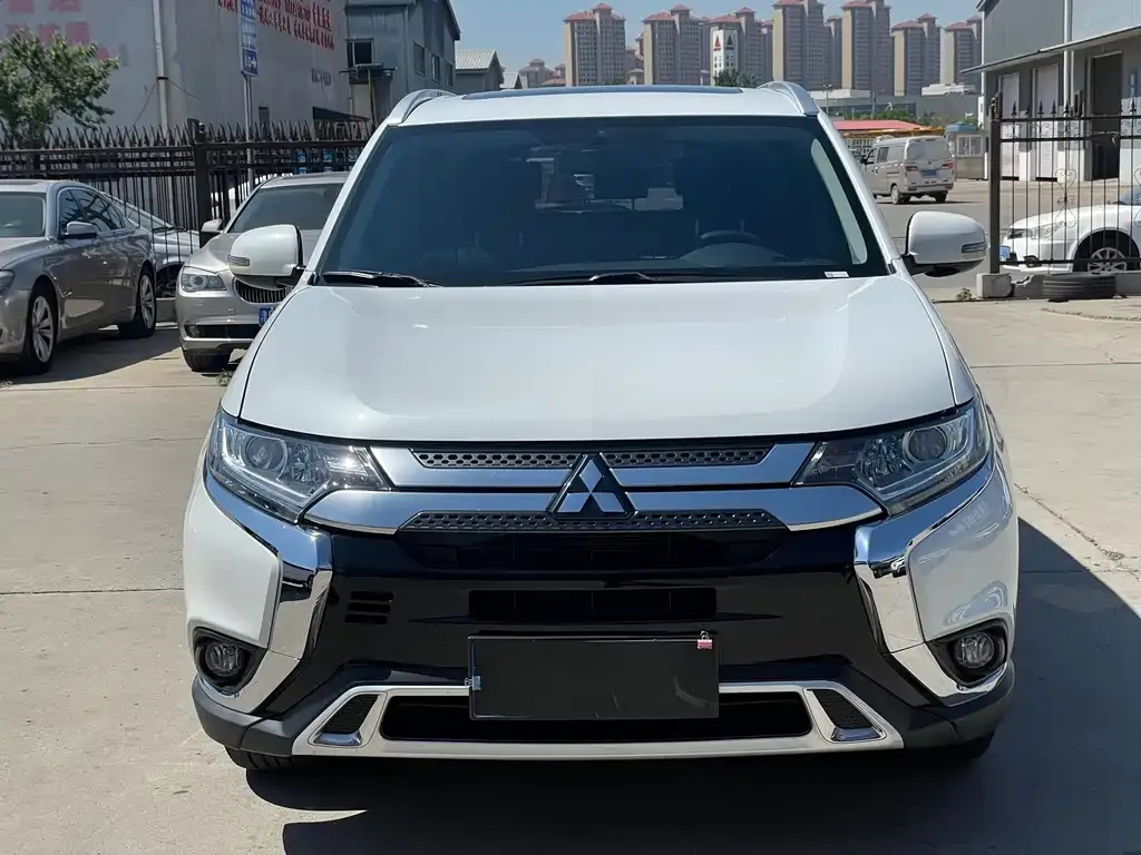 Mitsubishi Outlander — фото 9