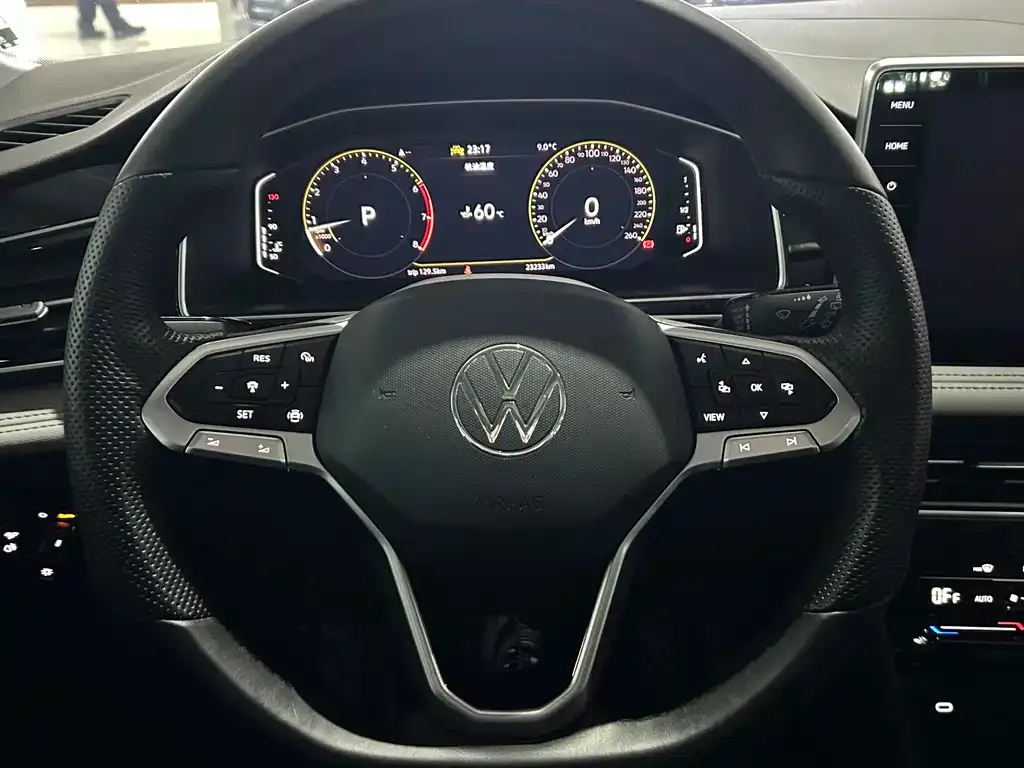Volkswagen Tiguan L — фото 4