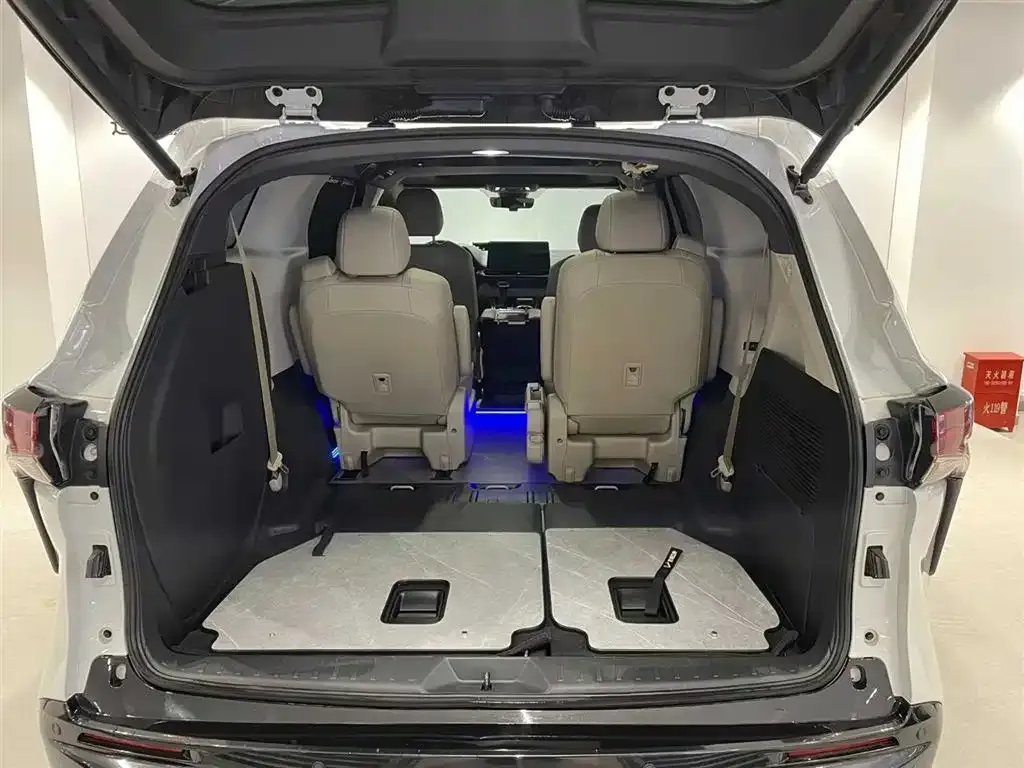 Toyota Granvia — фото 5