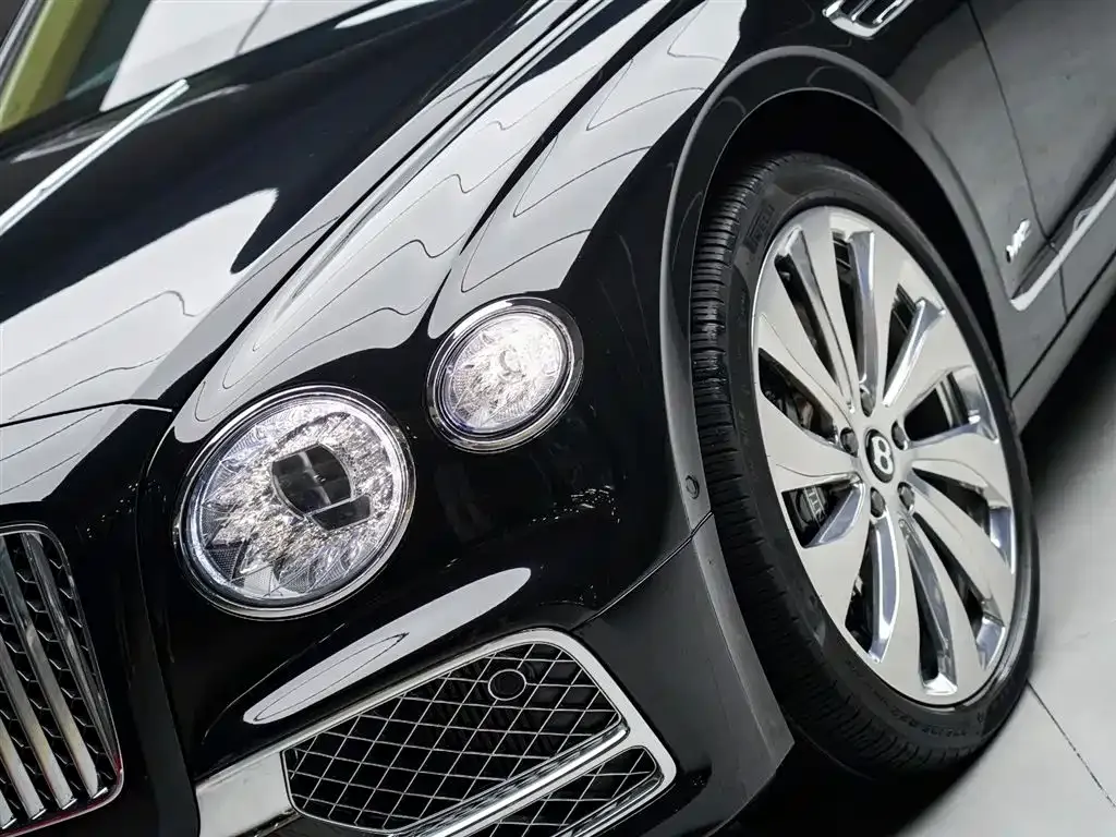 Bentley Flying Spur — фото 10