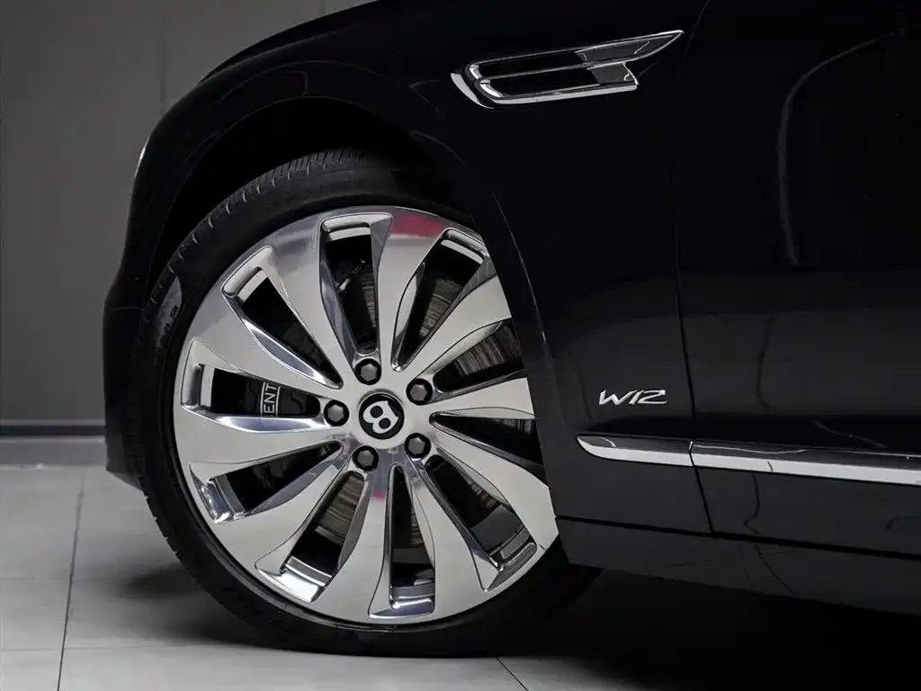 Bentley Flying Spur — фото 9