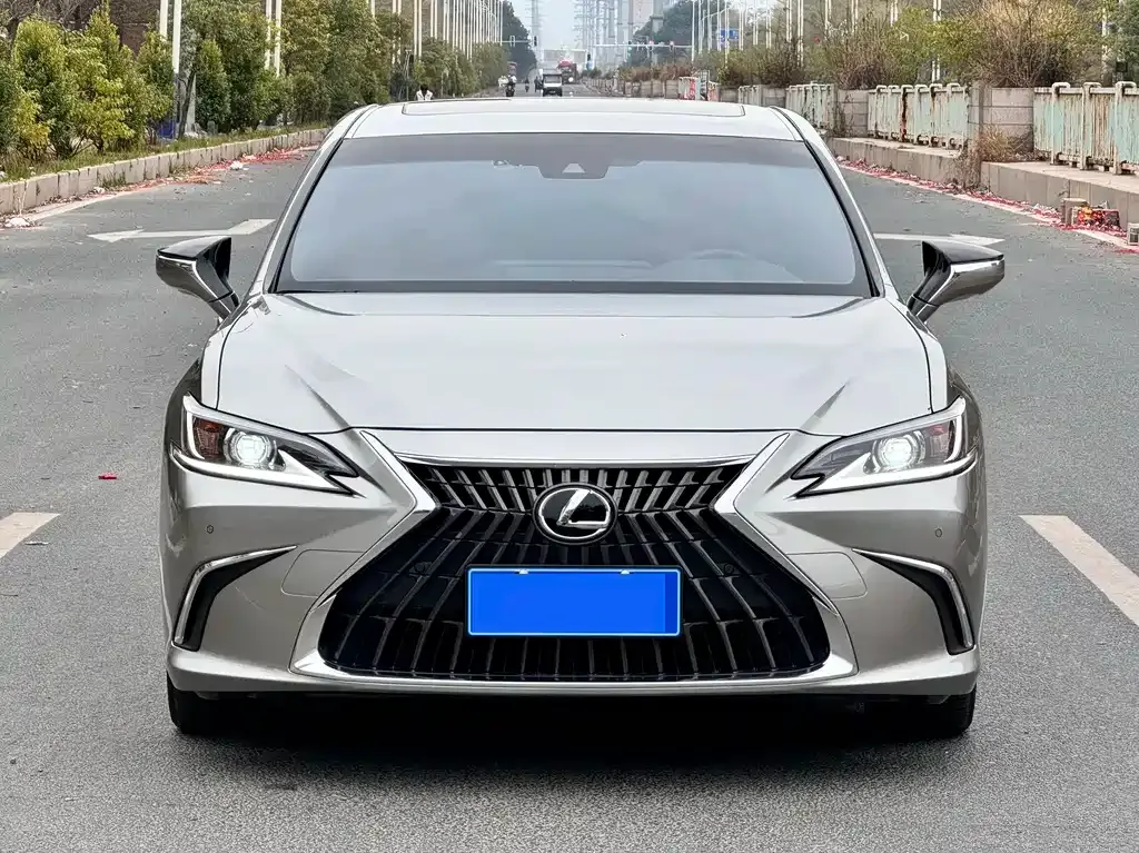 Lexus ES — фото 8