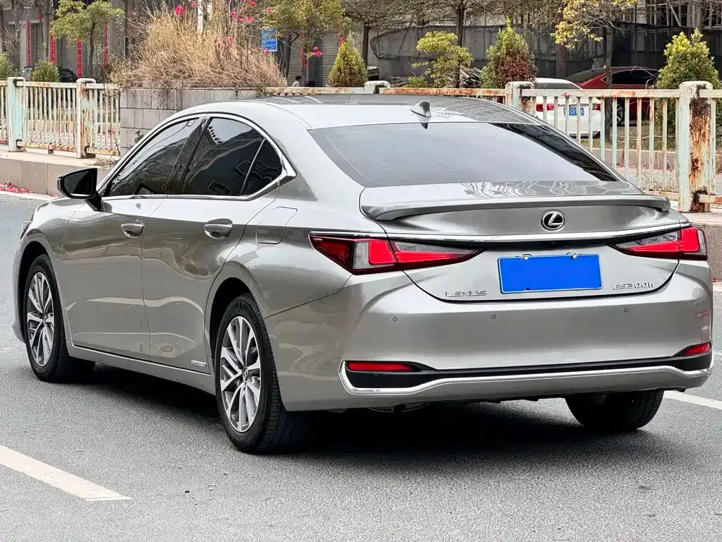 Lexus ES — фото 9