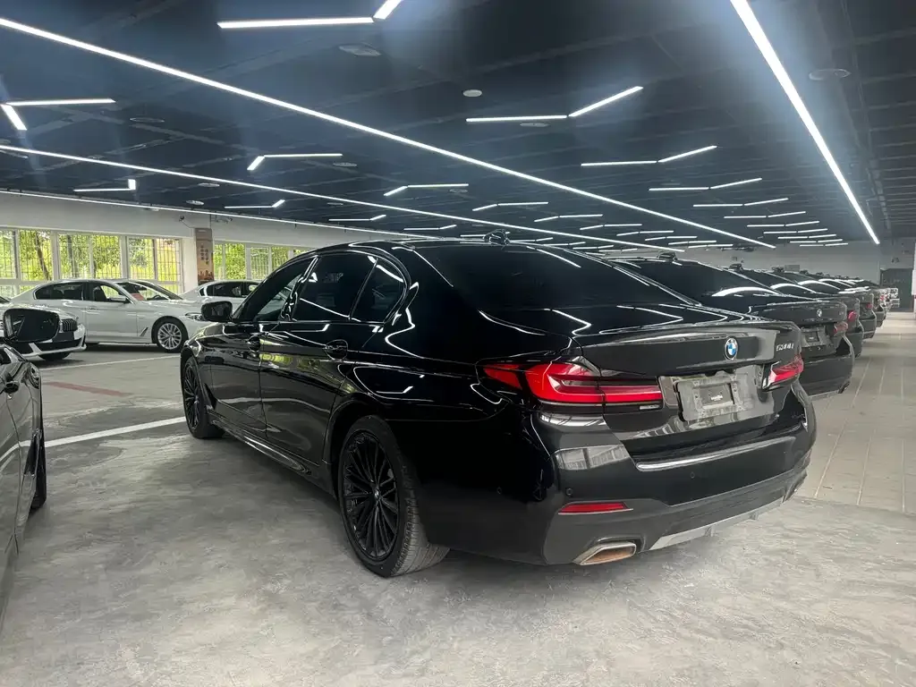BMW 5 Series — фото 5