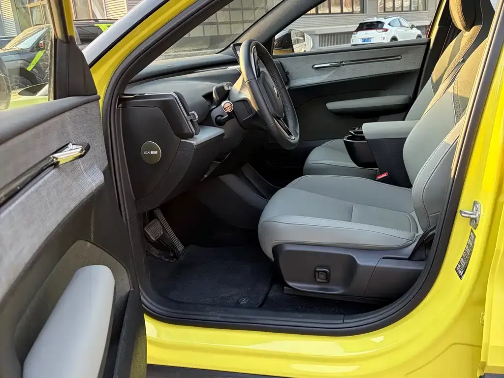 Volvo EX30 2024 из CN, фото 2