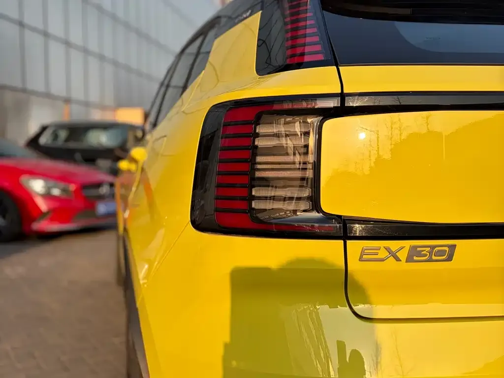 Volvo EX30 2024 из CN, фото 3
