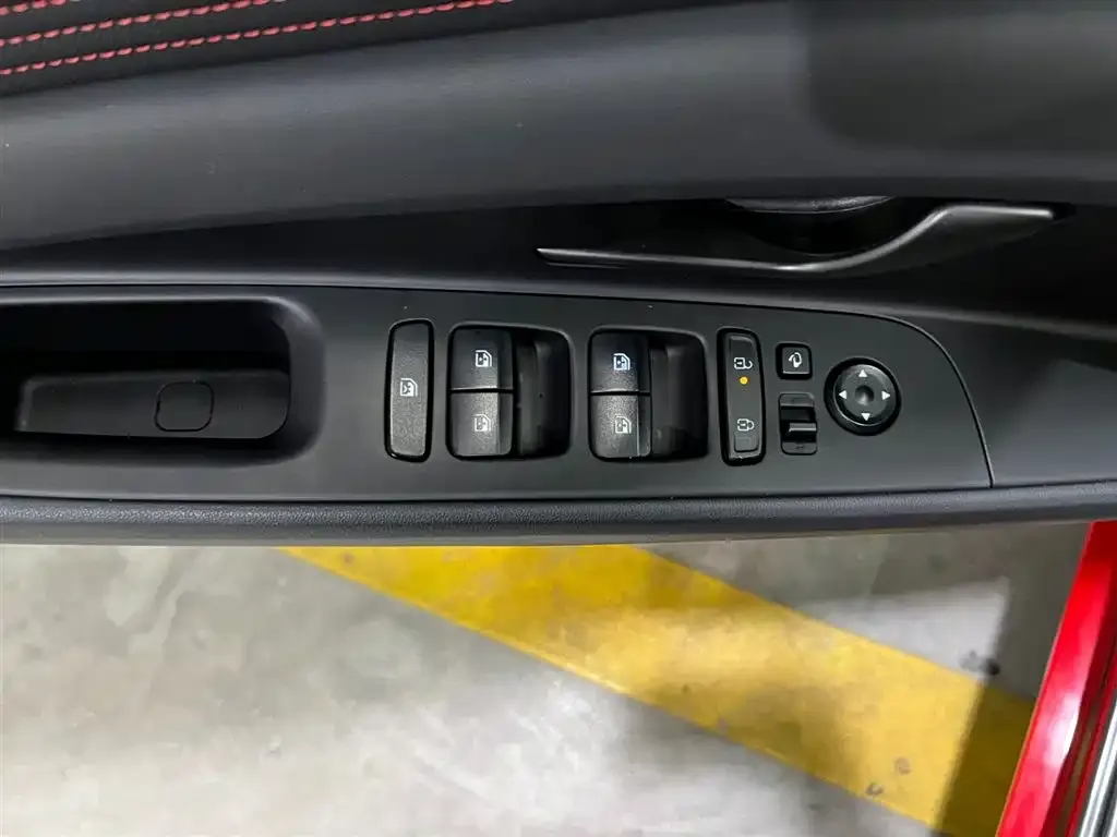 Hyundai Elantra — фото 4
