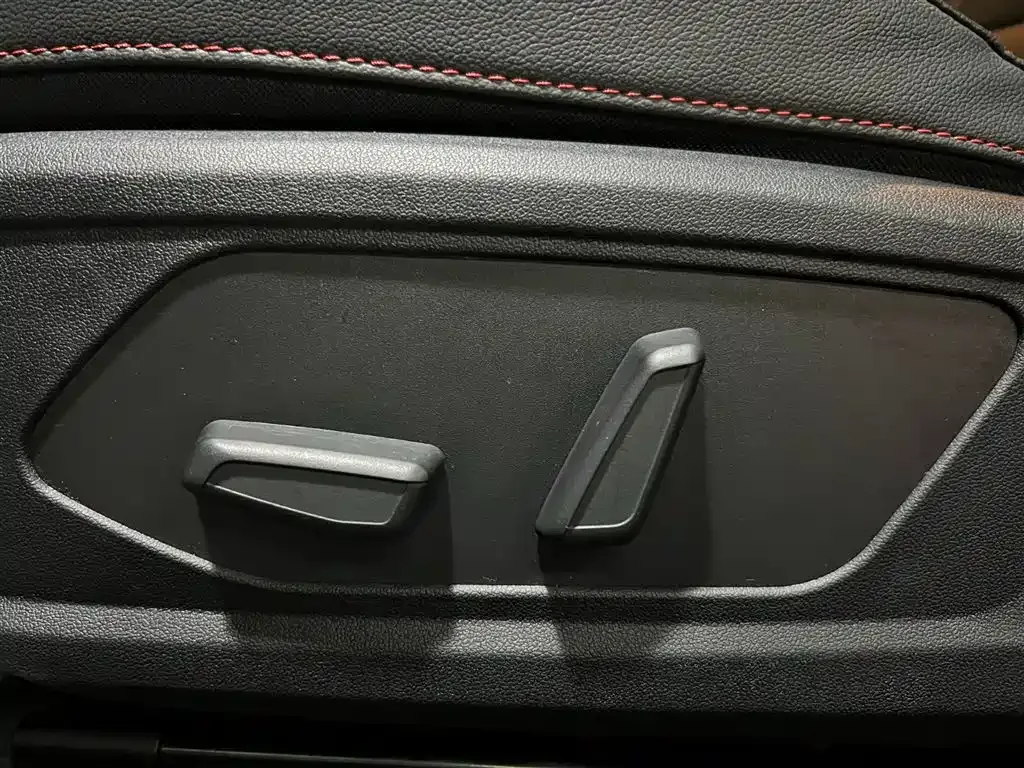 Hyundai Elantra — фото 10