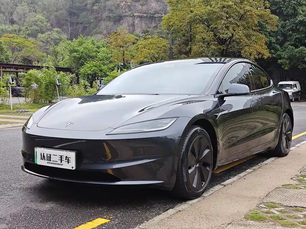 Tesla Model 3 — фото 1