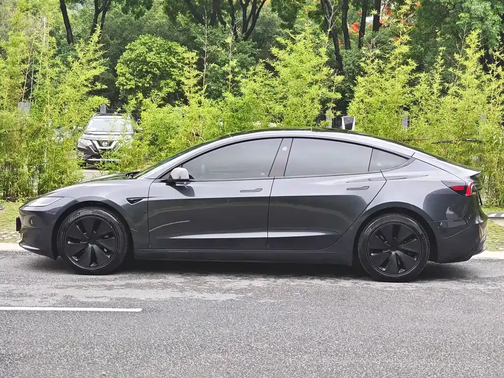 Tesla Model 3 — фото 10