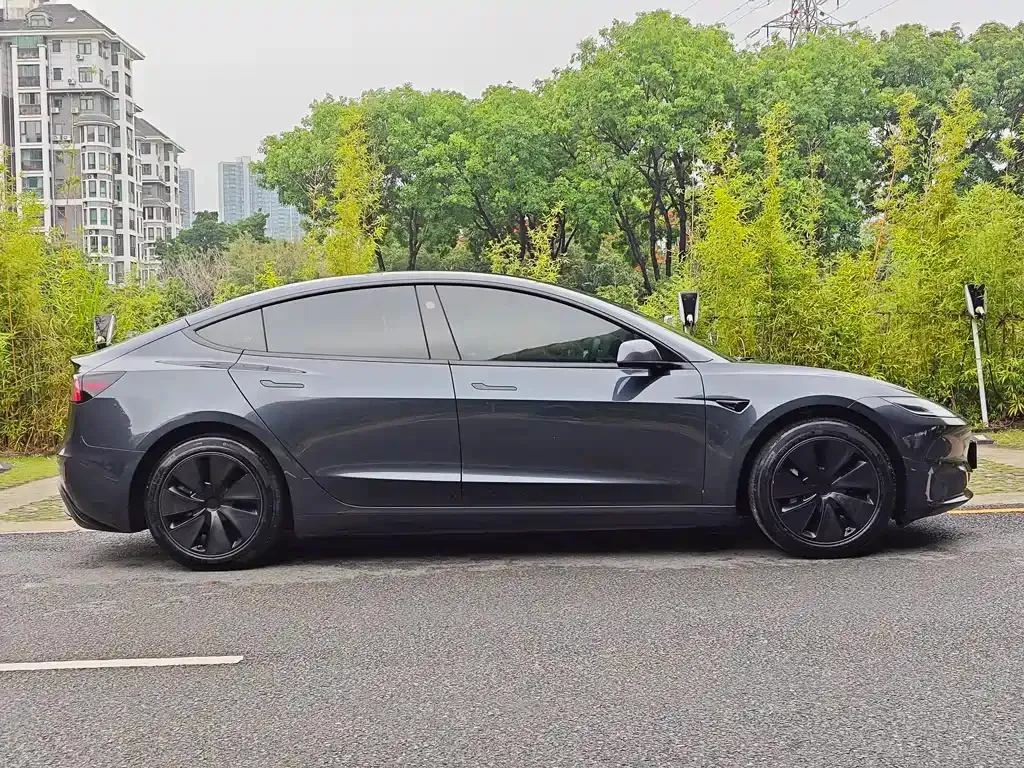 Tesla Model 3 — фото 5