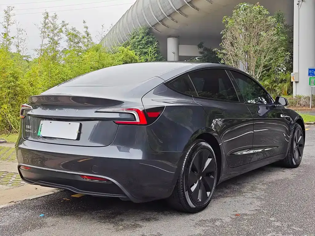 Tesla Model 3 — фото 6