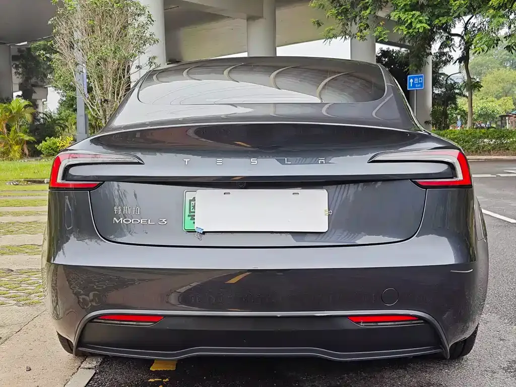 Tesla Model 3 — фото 4