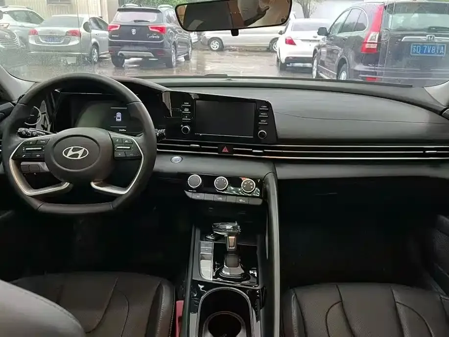 Hyundai Elantra — фото 4