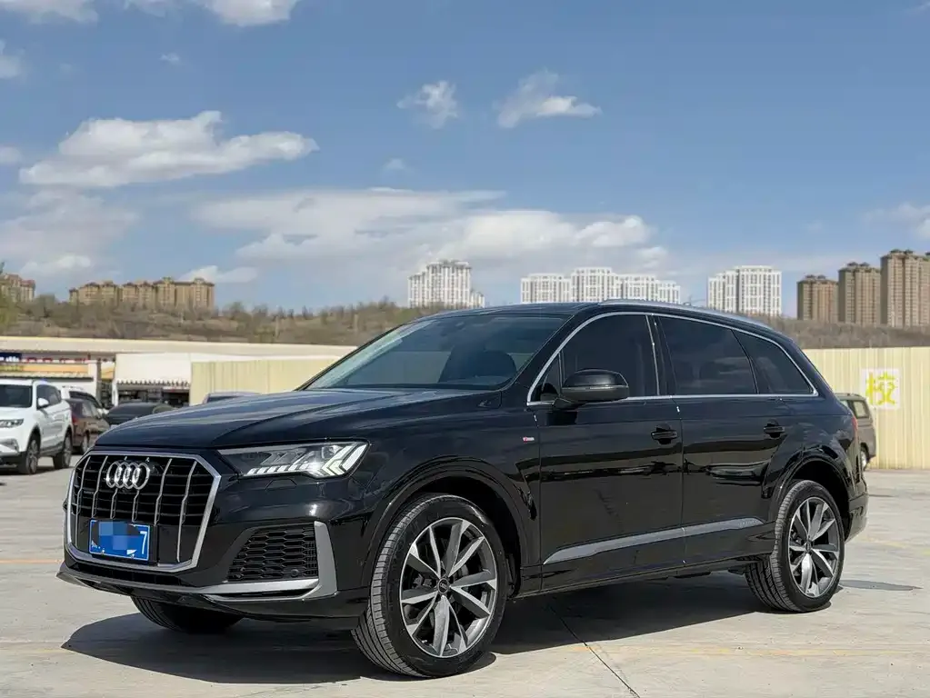 Audi Q7 — фото 1