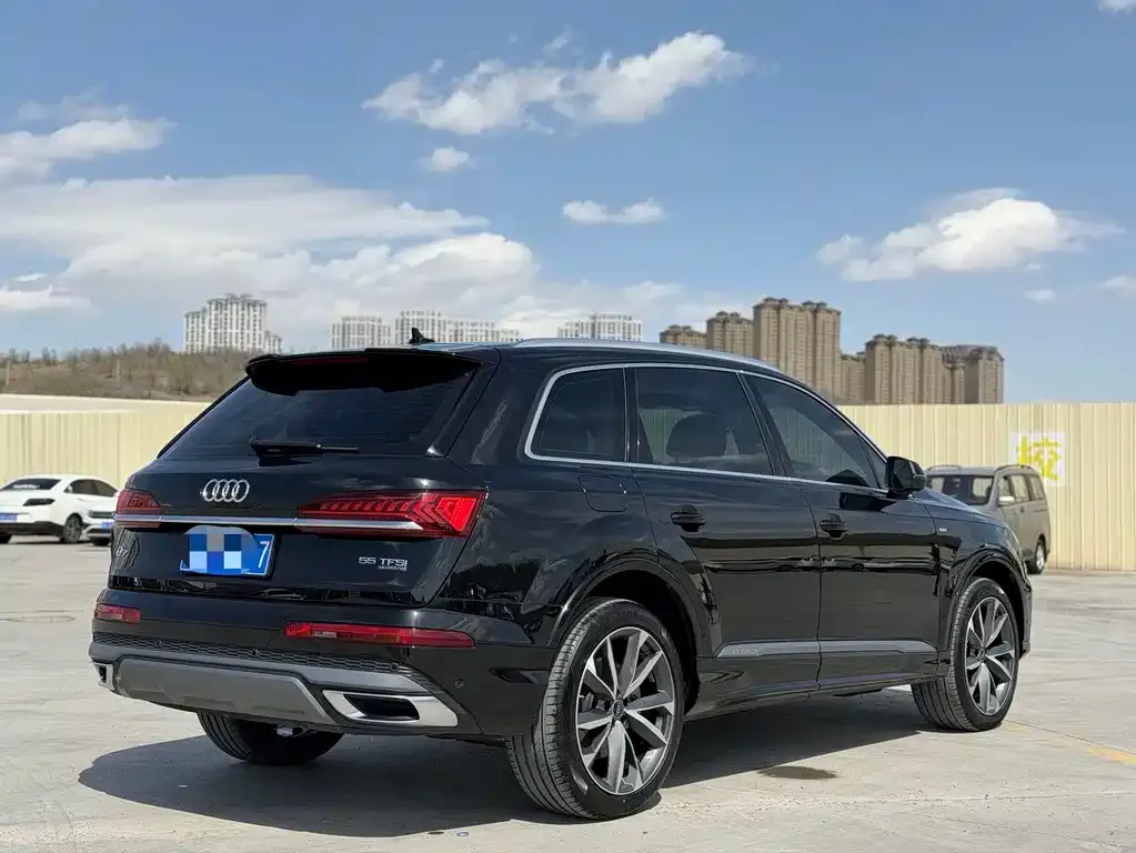 Audi Q7 — фото 9