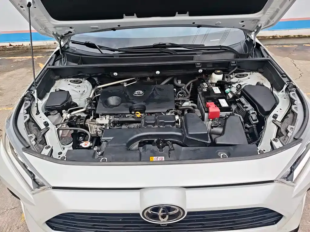 Toyota RAV4 — фото 5