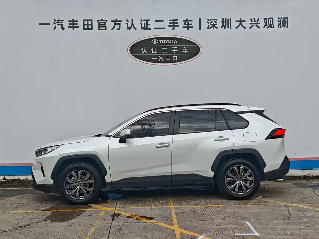 Toyota RAV4 — фото 3