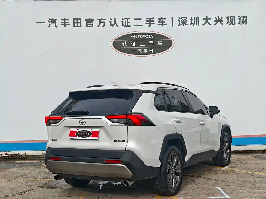 Toyota RAV4 — фото 8