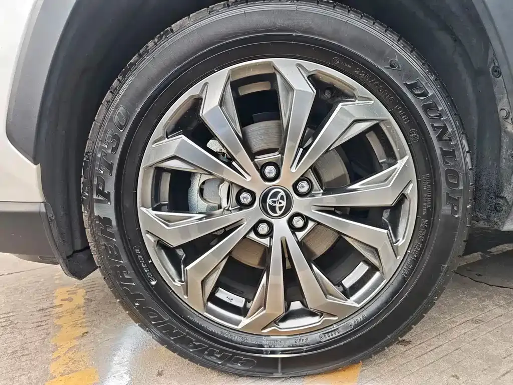 Toyota RAV4 — фото 10