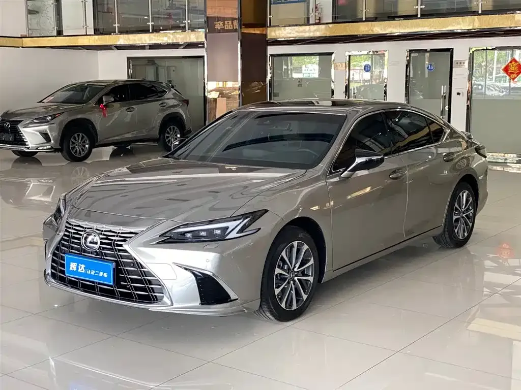 Lexus ES — фото 1