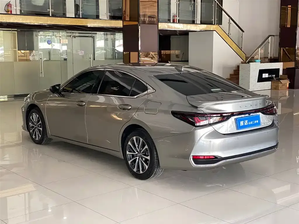 Lexus ES — фото 5