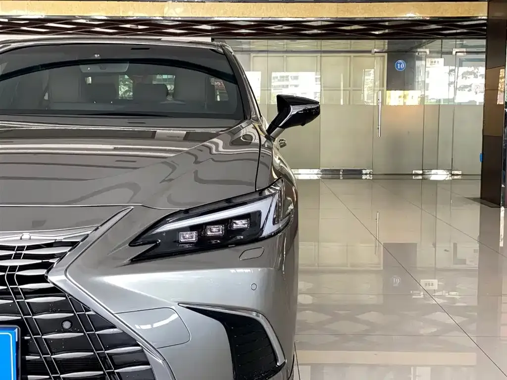 Lexus ES — фото 10