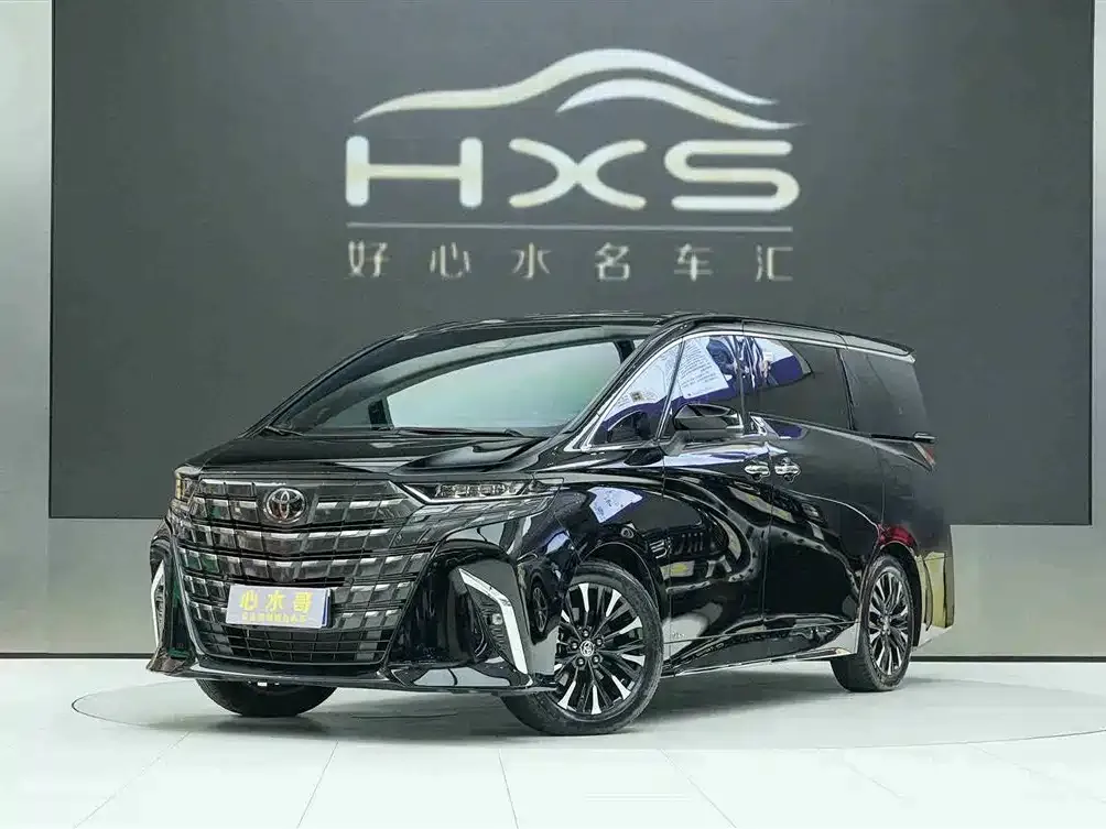 Toyota Alphard — фото 1