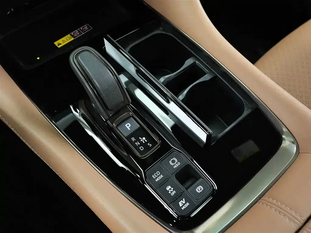 Toyota Alphard — фото 10