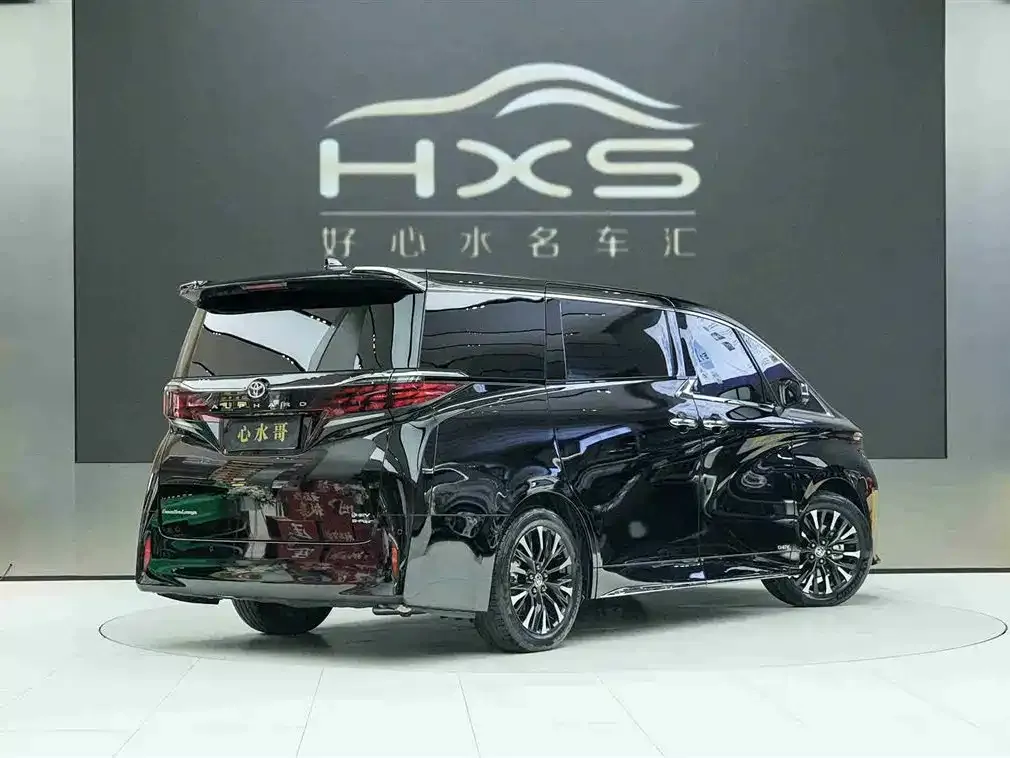 Toyota Alphard — фото 2