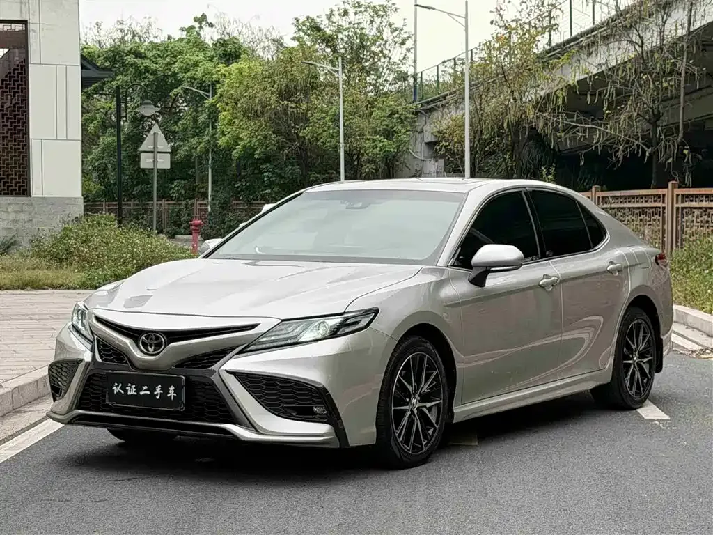 Toyota Camry — фото 10