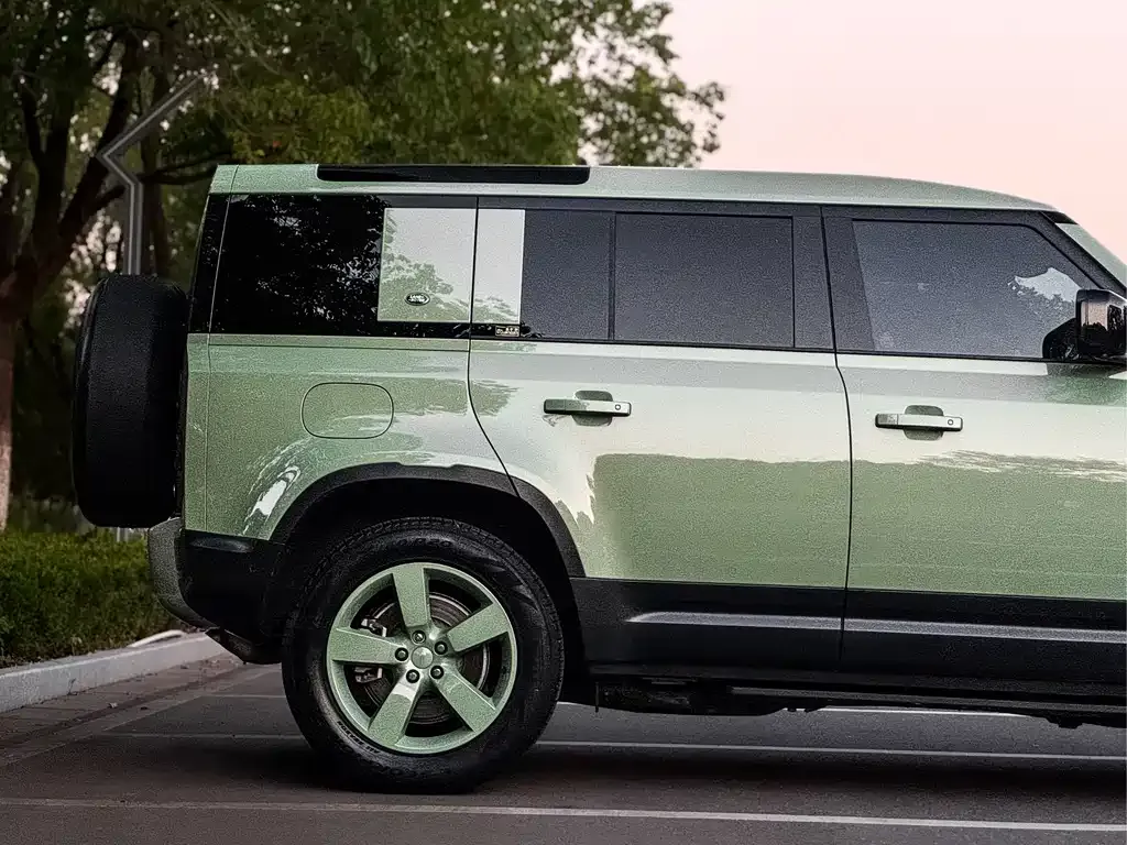 Land Rover Defender — фото 10