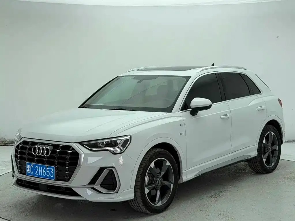 Audi Q3 — фото 1