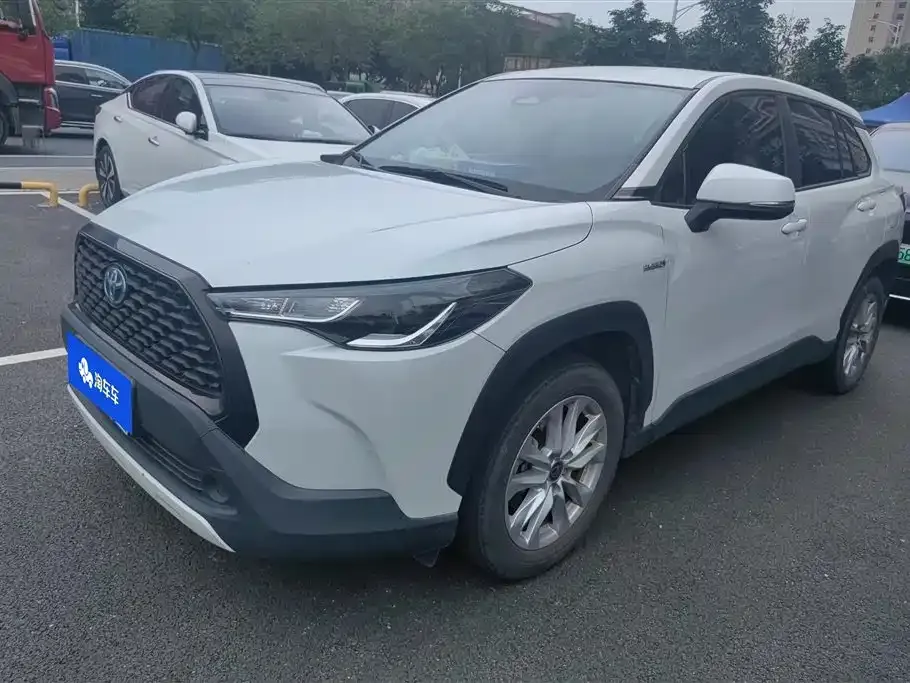 Toyota Corolla Cross — фото 1