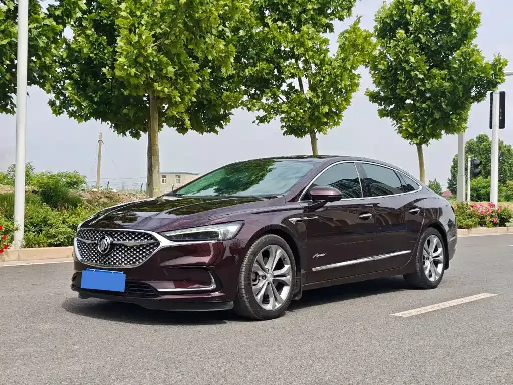 Buick LaCrosse — фото 1