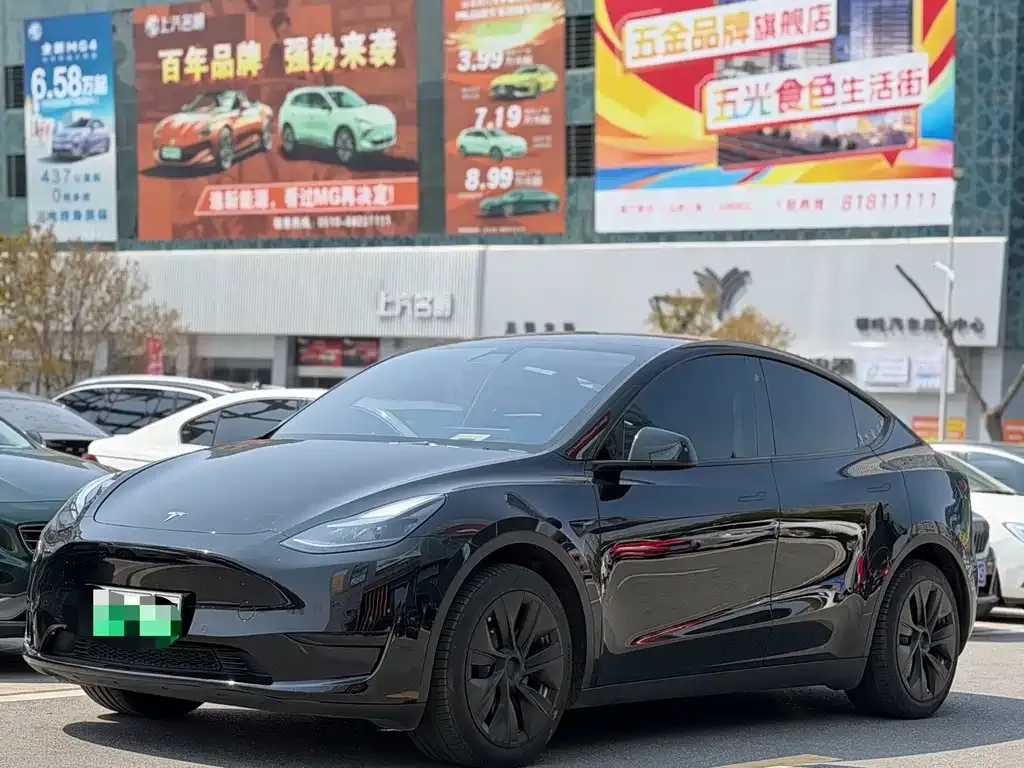 Tesla Model Y — фото 1