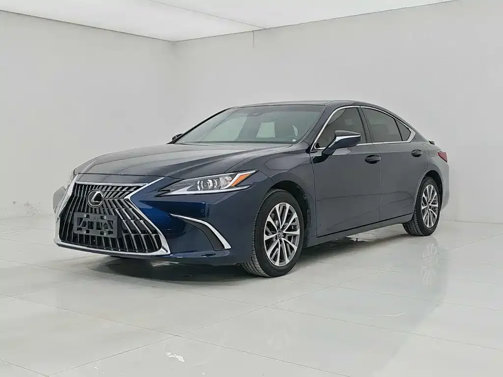 Lexus ES — фото 1