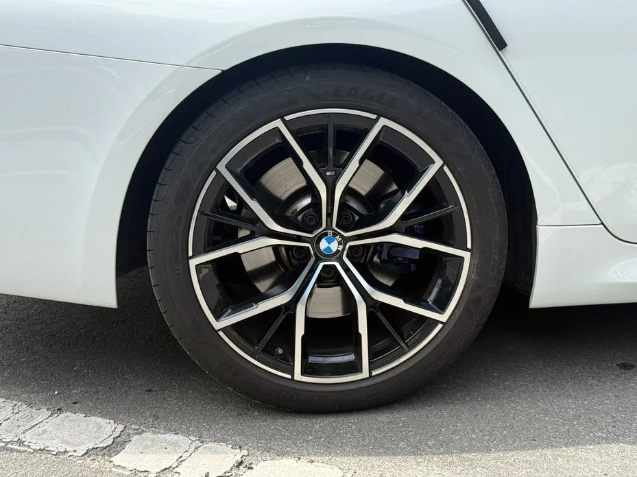BMW 5-Series 2023 из KR, фото 2