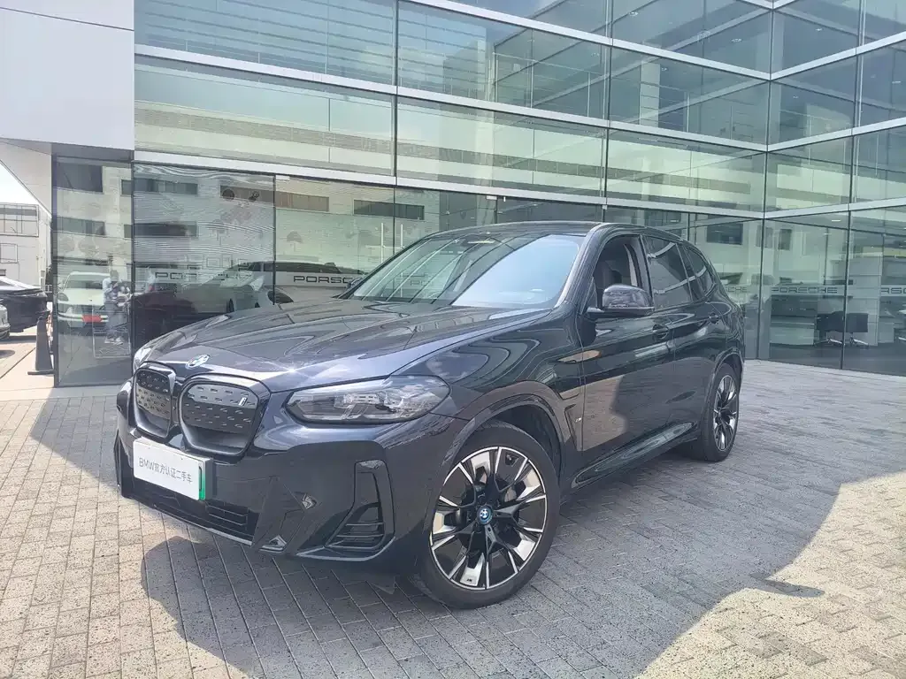 BMW iX3 — фото 1