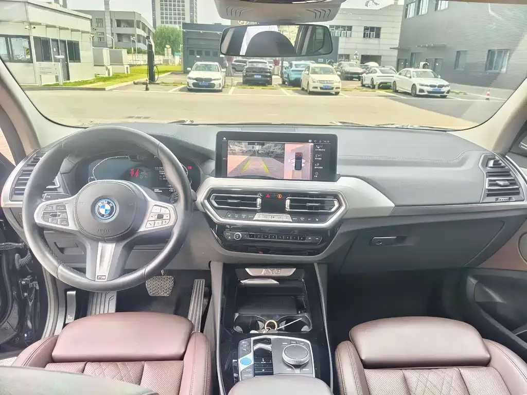 BMW iX3 — фото 2