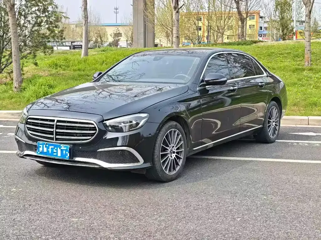 Mercedes-Benz E-Class — фото 1