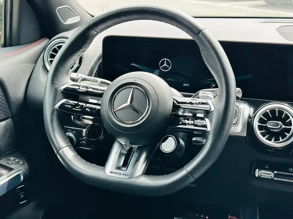 Mercedes-Benz GLB AMG — фото 6