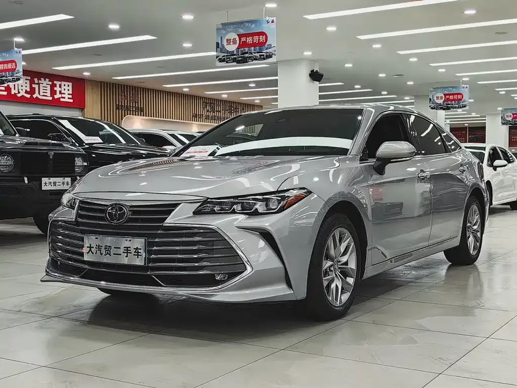 Toyota Avalon — фото 1