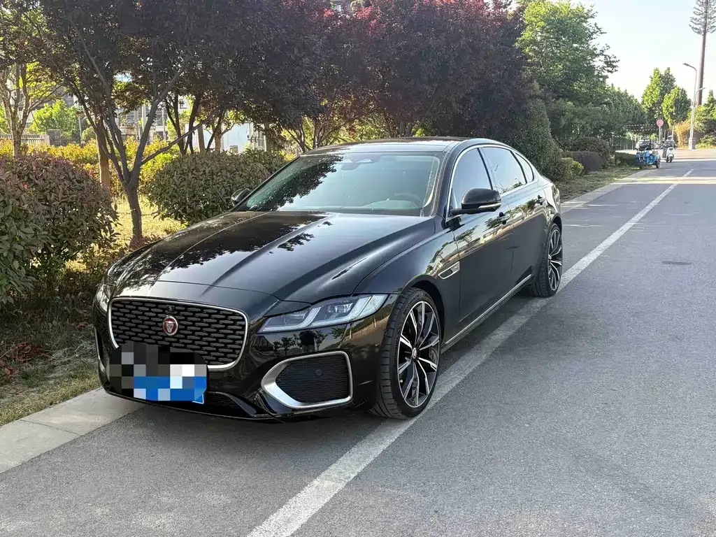 Jaguar XFL — фото 1