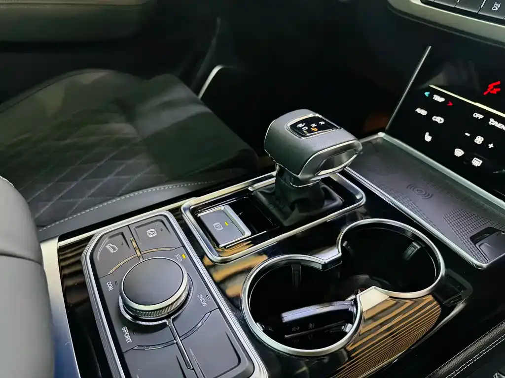 Hongqi HS7 2023 из CN, фото 2