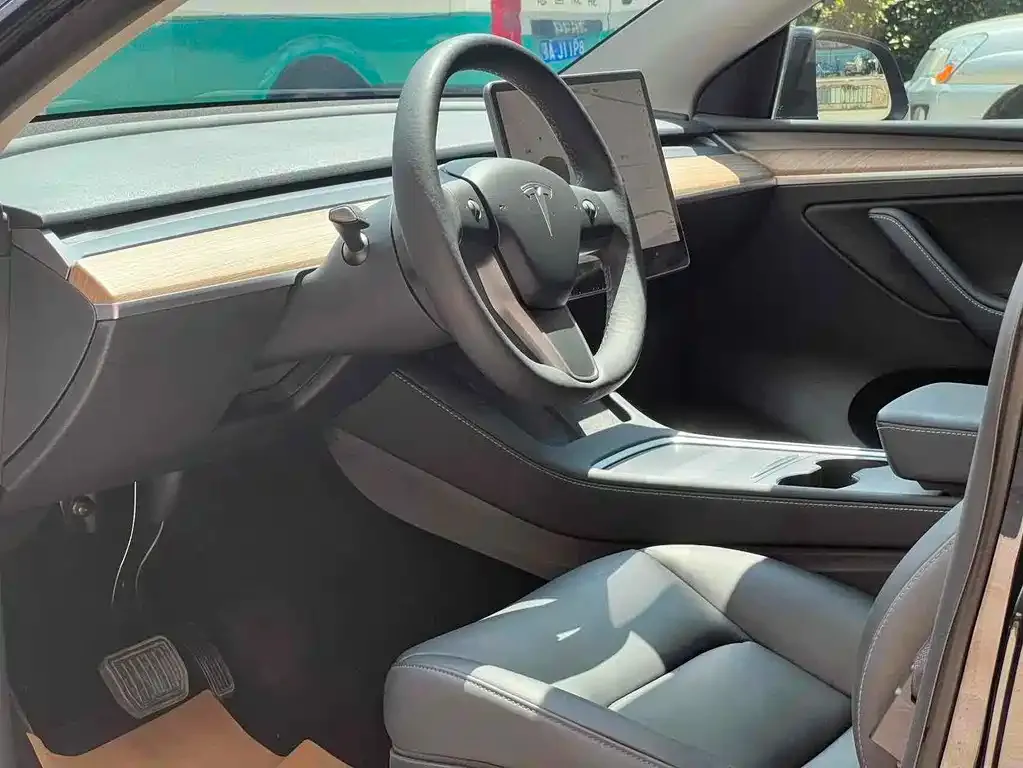 Tesla Model Y — фото 4
