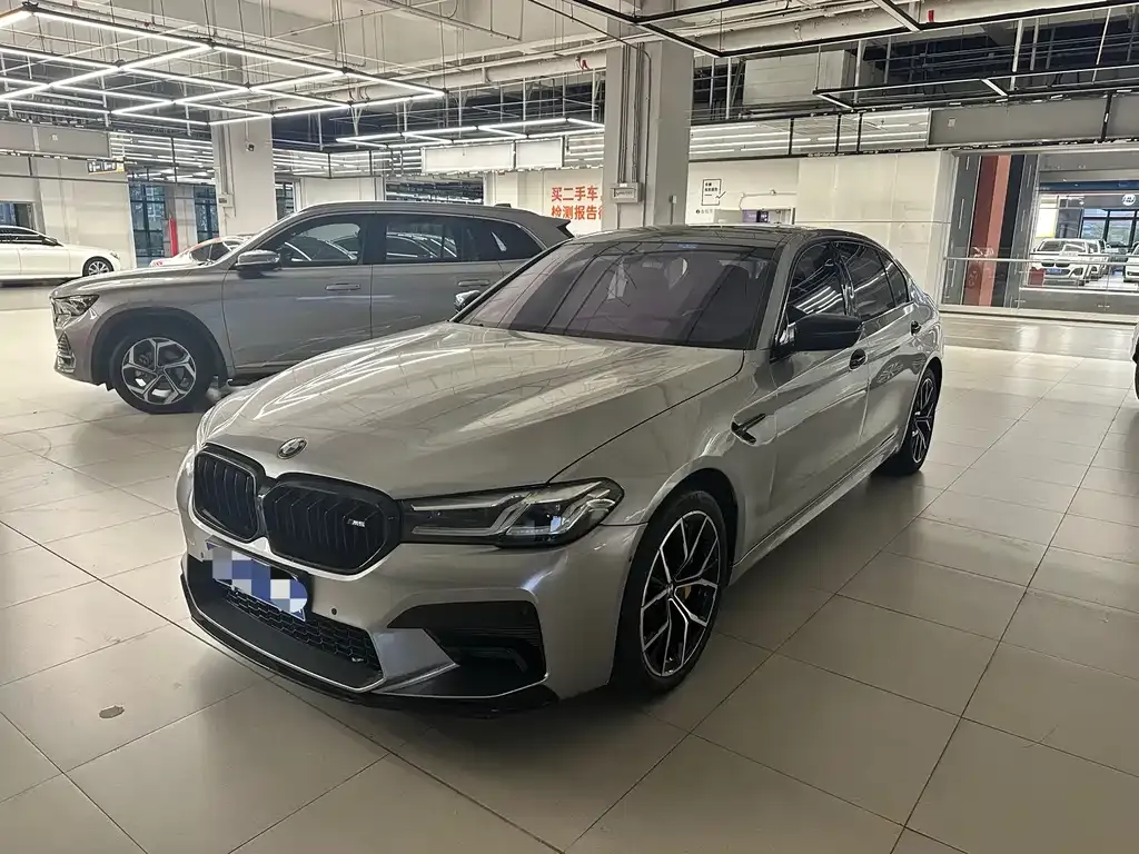 BMW 5 Series — фото 1