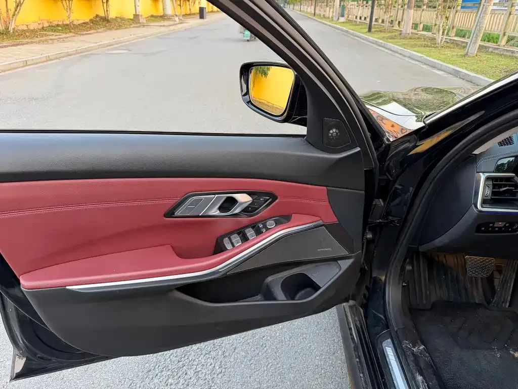 BMW 3 Series 2022 из CN, фото 2