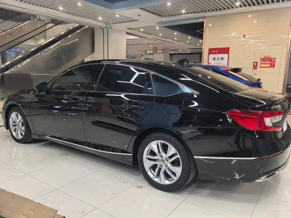 Honda Accord — фото 6